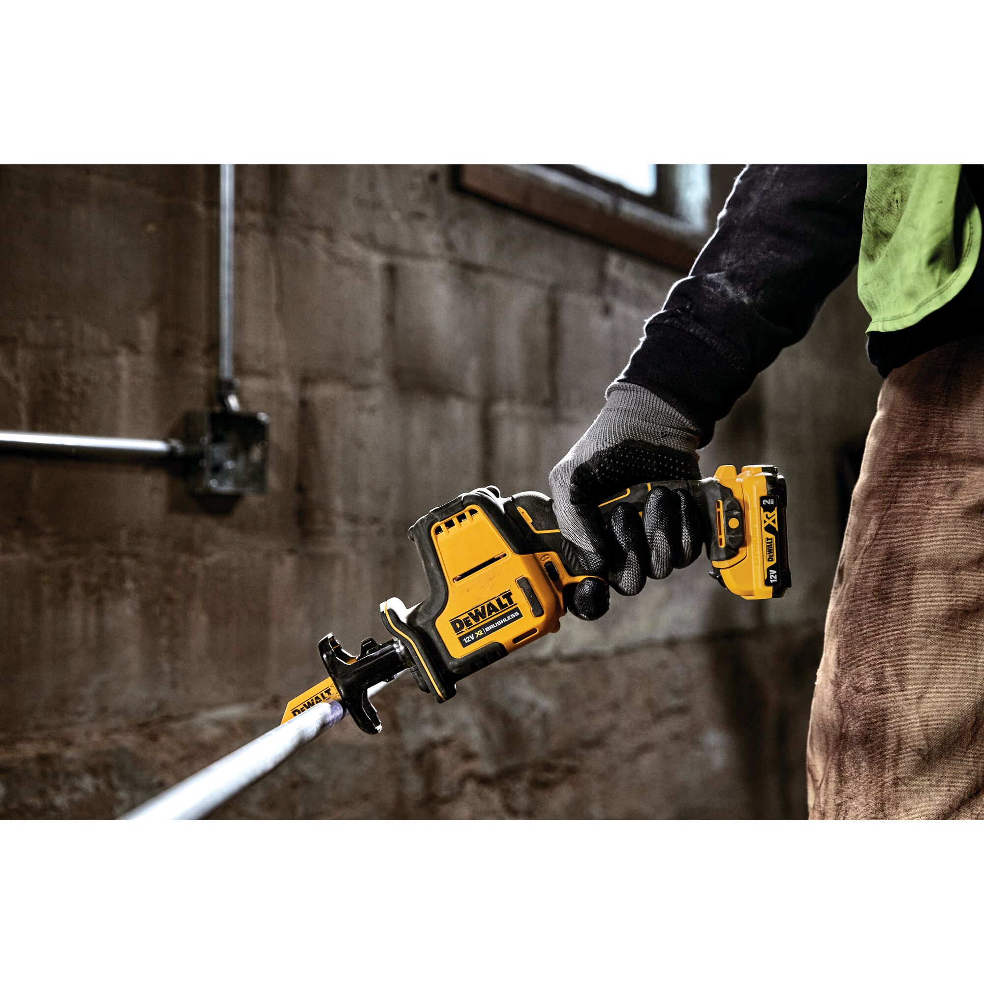 12V XR Brushless Sub Compact Reciprocating Saw (2 x 2 Ah)