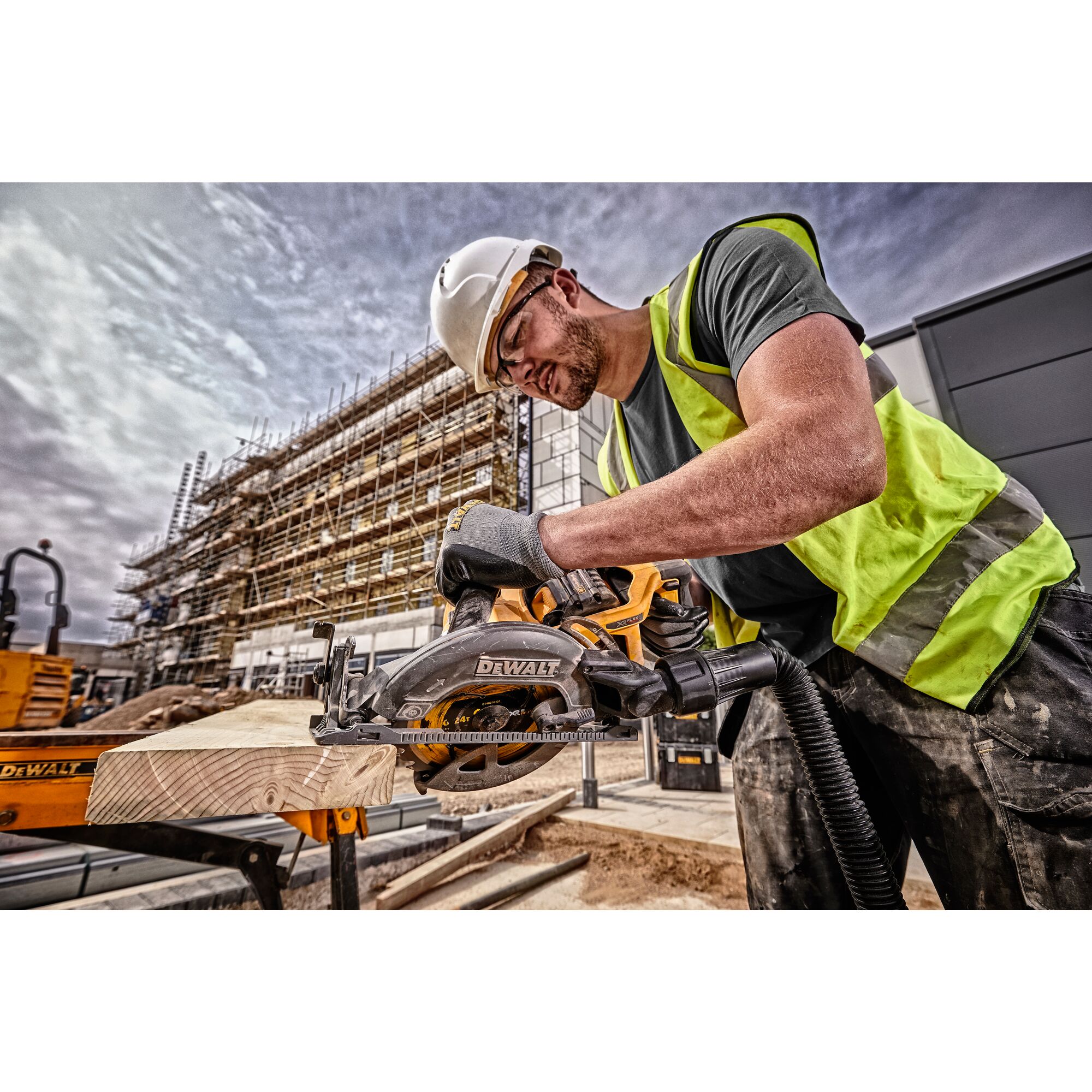 54V XR FLEXVOLT 190mm High Torque Circular Saw - Bare Unit
