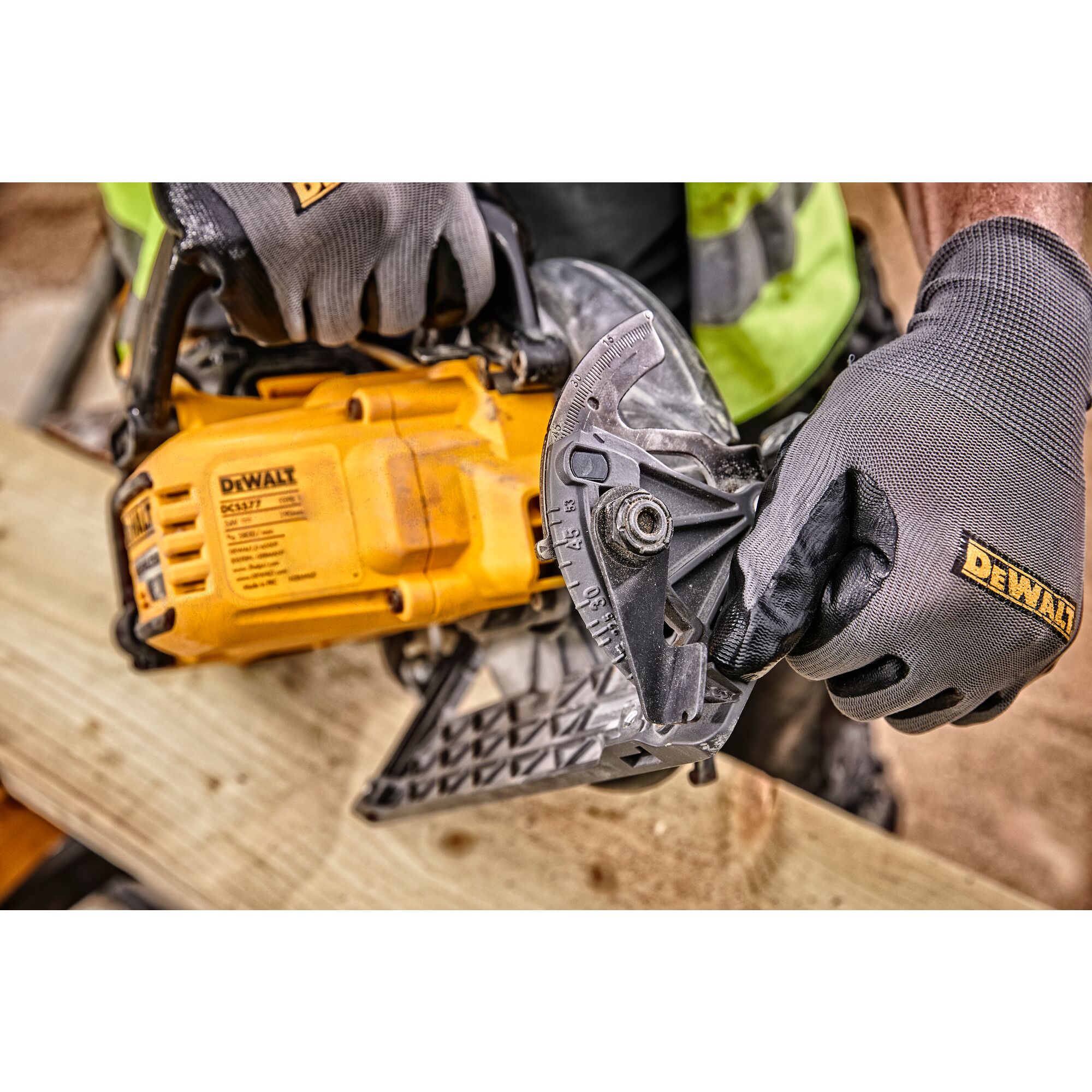 54V XR FLEXVOLT 190mm High Torque Circular Saw - Bare Unit
