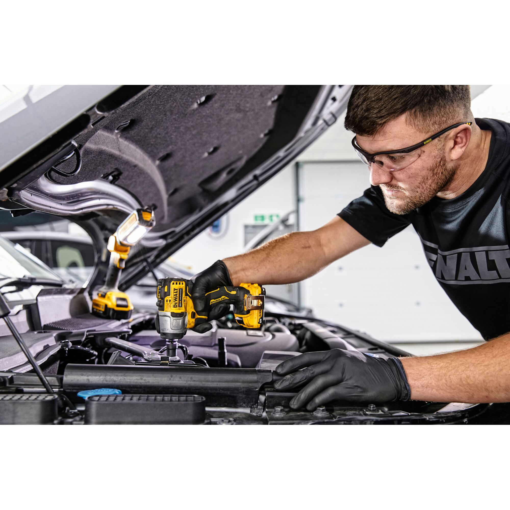 12V XR Brushless 1/2 in. Hog Ring Sub-Compact Impact Wrench - 2 X 2Ah Battery