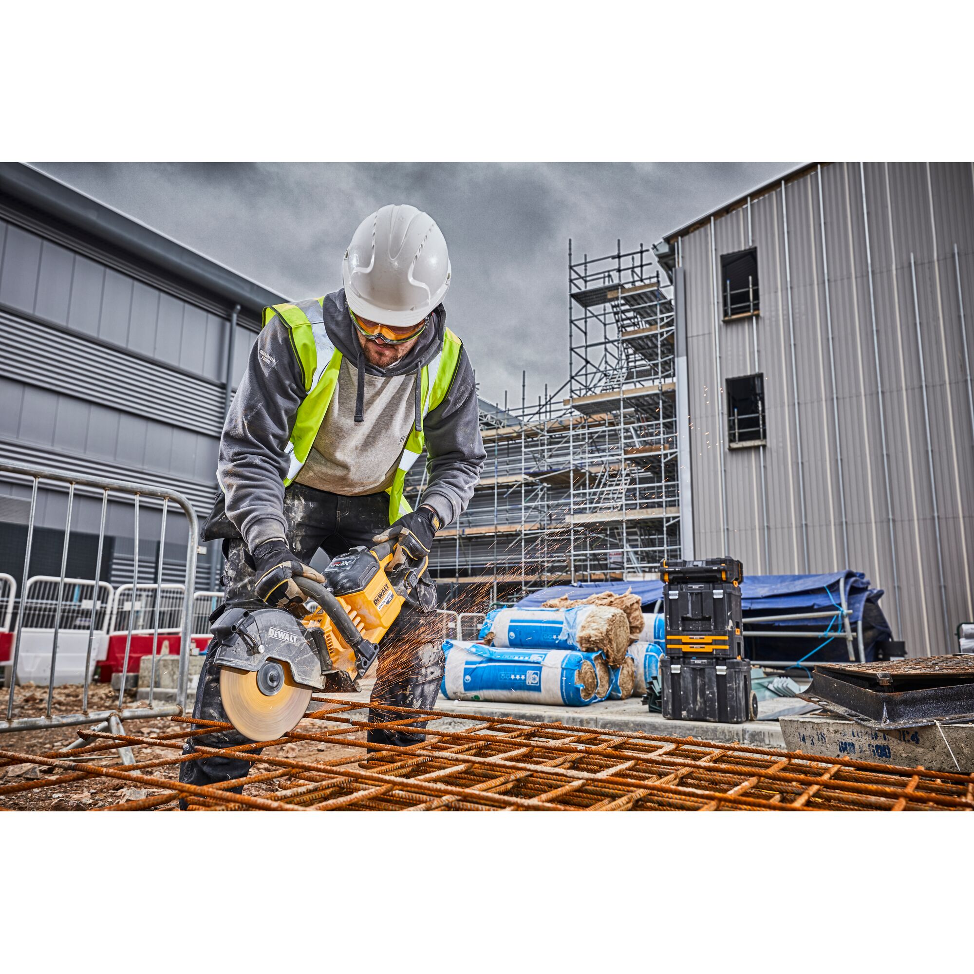 54V XR FLEXVOLT 230mm Cut Off Saw (Tool Only)